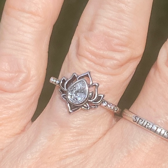 Lotus ring White Zircon silver plated flower ring with crystal accent - Picture 2 of 15